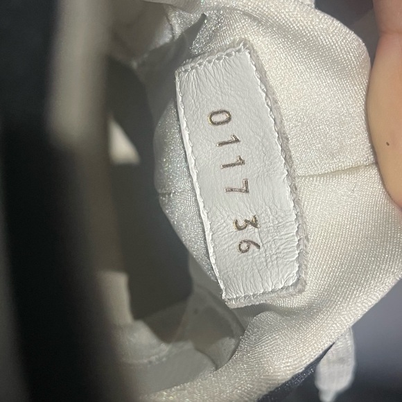 Lv women’s runners - Picture 11 of 12